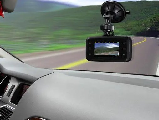 ¿Cómo ayuda Car DVR Lens a la seguridad en la conducción nocturna?